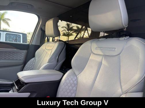 Diamond Black Crystal Pearlcoat 2021 Jeep Grand Cherokee L Summit