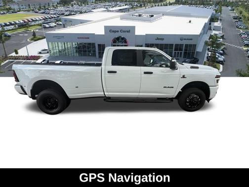 Bright White Clearcoat 2026 RAM 3500 Big Horn Crew Cab 4x4 8' Box