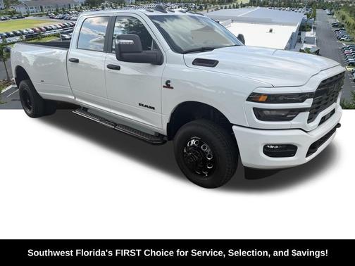 Bright White Clearcoat 2026 RAM 3500 Big Horn Crew Cab 4x4 8' Box