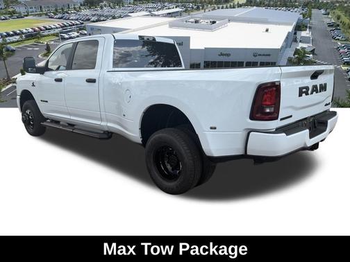 Bright White Clearcoat 2026 RAM 3500 Big Horn Crew Cab 4x4 8' Box
