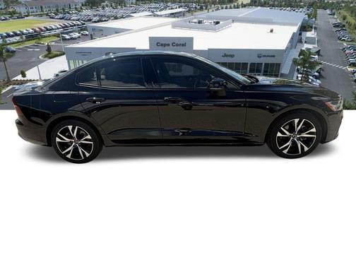 2024 Volvo S60 B5 Plus Dark Theme