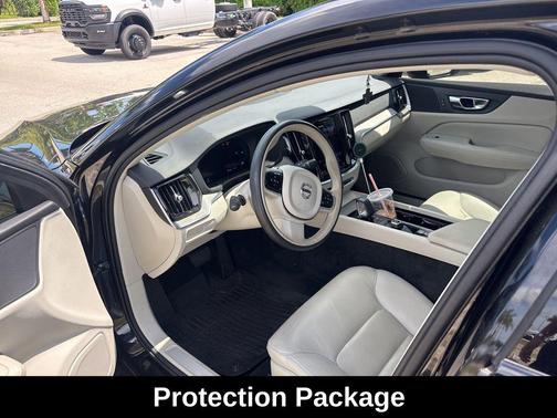 2024 Volvo S60 B5 Plus Dark Theme