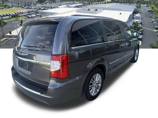 2016 Chrysler Town & Country Touring