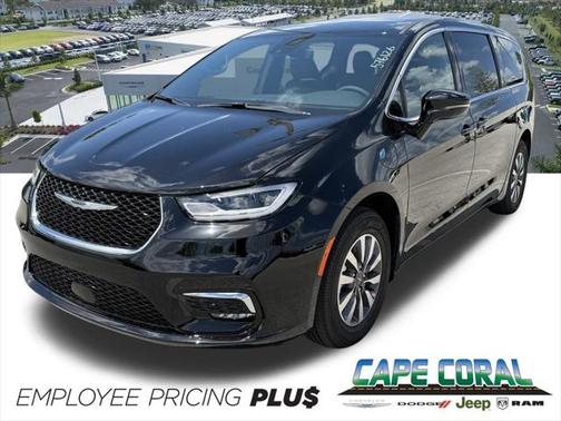 2025 Chrysler Pacifica Hybrid Select