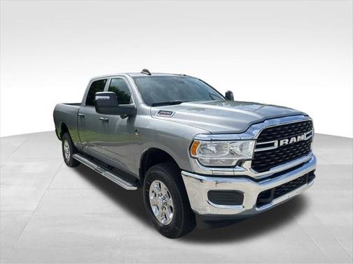 2024 RAM 3500 Tradesman Crew Cab 4x4 6'4' Box