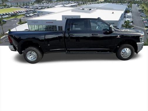 2025 RAM 3500 Tradesman Crew Cab 4x4 8' Box