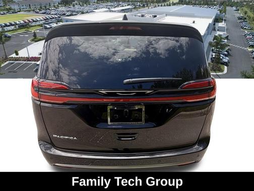 Diamond Black Crystal Pearlcoat 2027 Chrysler Pacifica L