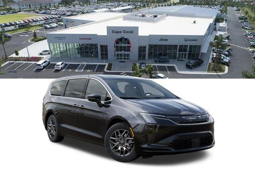 Diamond Black Crystal Pearlcoat 2027 Chrysler Pacifica Limited
