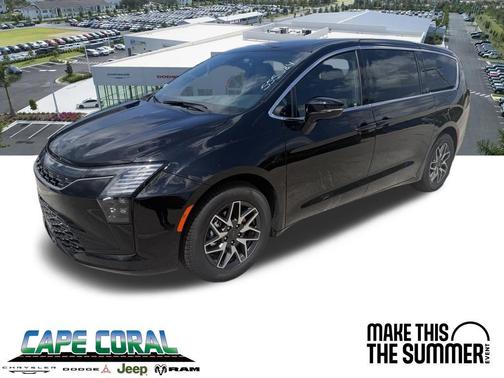 Diamond Black Crystal Pearlcoat 2027 Chrysler Pacifica Limited
