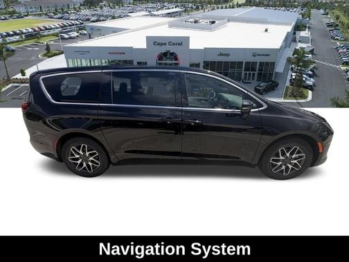 Diamond Black Crystal Pearlcoat 2027 Chrysler Pacifica Limited