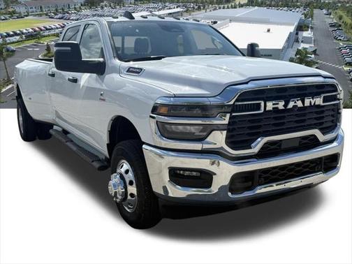 2025 RAM 3500 Tradesman Crew Cab 4x4 8' Box