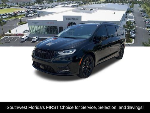 Diamond Black Crystal Pearlcoat 2024 Chrysler Pacifica Touring L