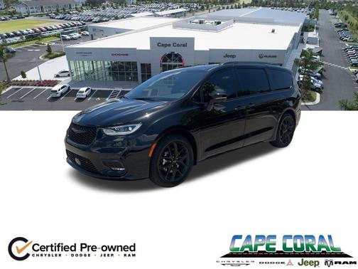 Diamond Black Crystal Pearlcoat 2024 Chrysler Pacifica Touring L