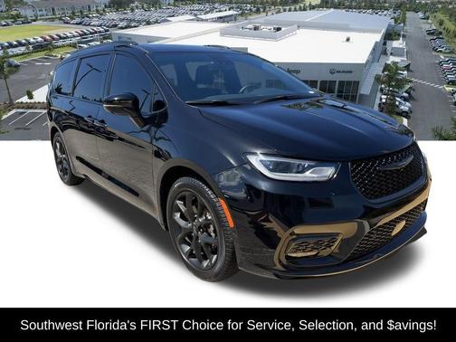 Diamond Black Crystal Pearlcoat 2024 Chrysler Pacifica Touring L