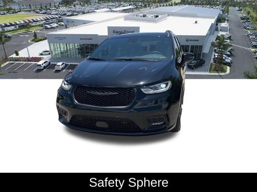 Diamond Black Crystal Pearlcoat 2024 Chrysler Pacifica Touring L