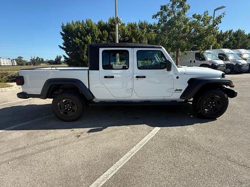 2026 Jeep Gladiator Sport
