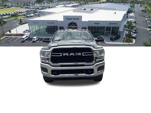 2020 RAM 2500 Tradesman Crew Cab 4X4 6'4' Box