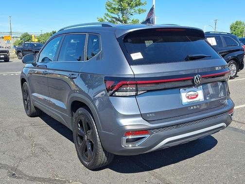 Platinum Gray Metallic 2025 Volkswagen Taos 1.5T SEL