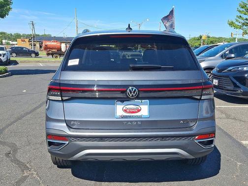 Platinum Gray Metallic 2025 Volkswagen Taos 1.5T SEL
