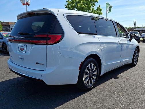 Bright White Clearcoat 2023 Chrysler Pacifica Hybrid Touring L