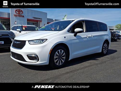 Bright White Clearcoat 2023 Chrysler Pacifica Hybrid Touring L