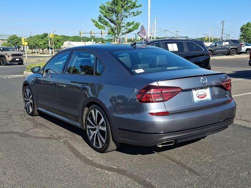 Platinum Gray Metallic 2018 Volkswagen Passat 3.6L V6 GT