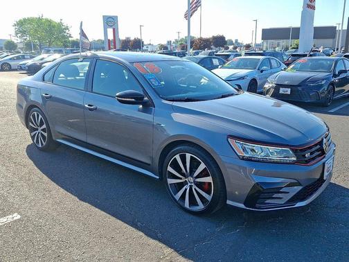 Platinum Gray Metallic 2018 Volkswagen Passat 3.6L V6 GT