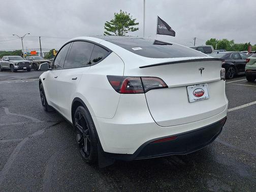 Pearl White 2023 Tesla Model Y Performance Dual Motor All-Wheel Drive