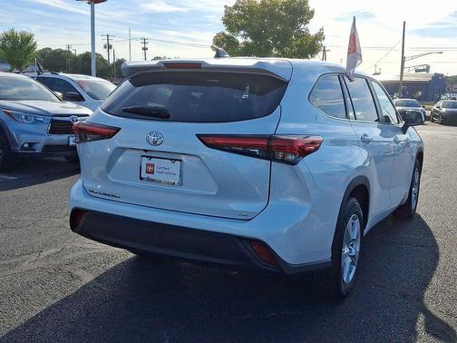 2023 Toyota Highlander LE