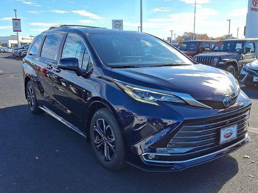 2025 Toyota Sienna Platinum