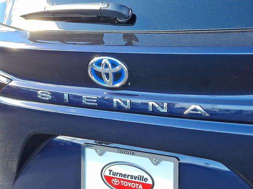 2025 Toyota Sienna Platinum