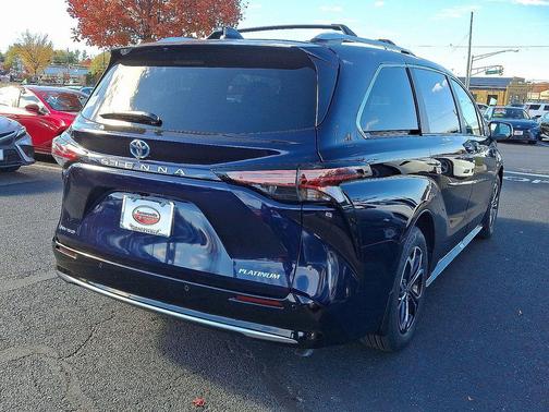2025 Toyota Sienna Platinum