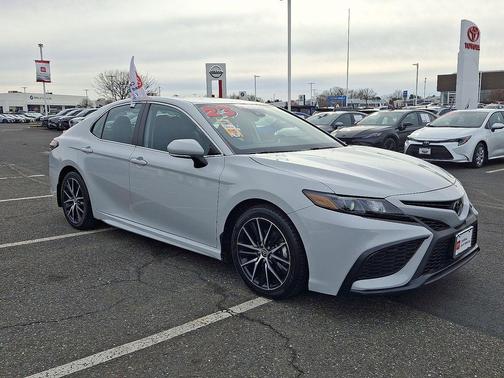 2023 Toyota Camry SE