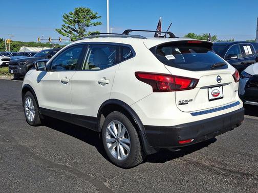 Pearl White 2019 Nissan Rogue Sport SV