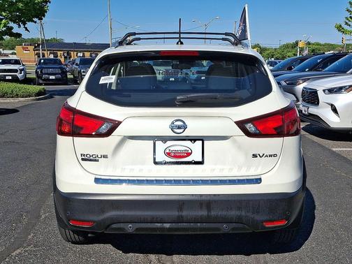 Pearl White 2019 Nissan Rogue Sport SV