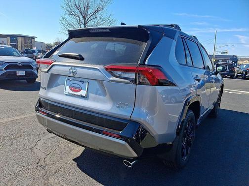 2025 Toyota RAV4 Hybrid SE