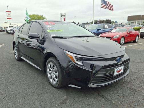 2025 Toyota Corolla Hybrid LE