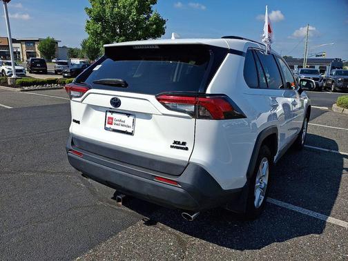 2020 Toyota RAV4 Hybrid XLE