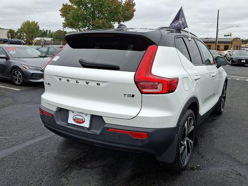 2021 Volvo XC40 T5 R-Design