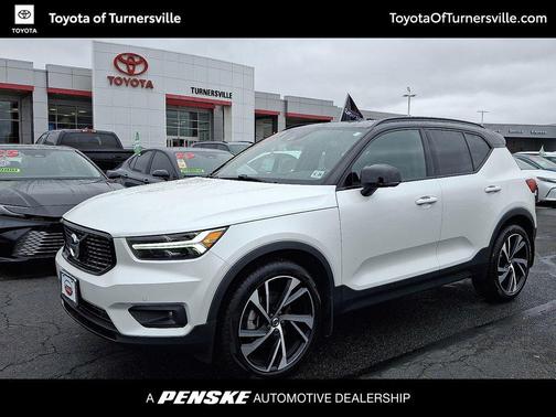 2021 Volvo XC40 T5 R-Design