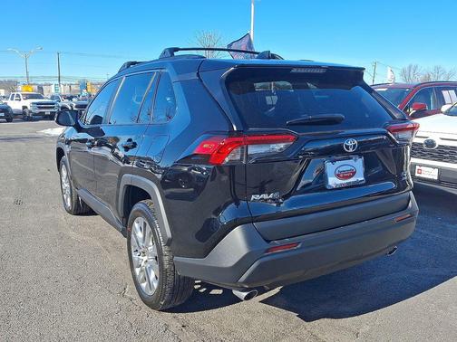 2025 Toyota RAV4 XLE Premium