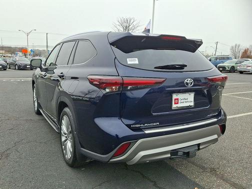 2025 Toyota Highlander Hybrid Platinum