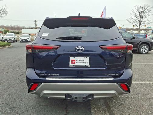 2025 Toyota Highlander Hybrid Platinum