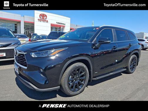 Midnight Black Metallic 2026 Toyota Highlander Hybrid XLE