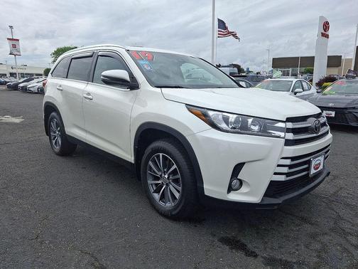 Blizzard Pearl 2019 Toyota Highlander XLE