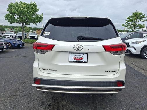 Blizzard Pearl 2019 Toyota Highlander XLE