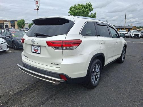 Blizzard Pearl 2019 Toyota Highlander XLE