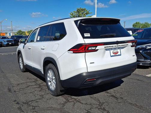 Wind Chill Pearl 2026 Toyota Grand Highlander XLE