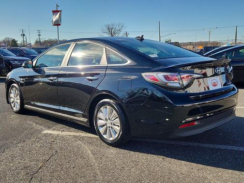 2017 Hyundai SONATA Hybrid SE