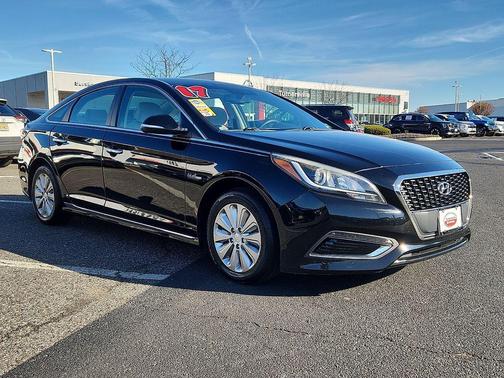 2017 Hyundai SONATA Hybrid SE
